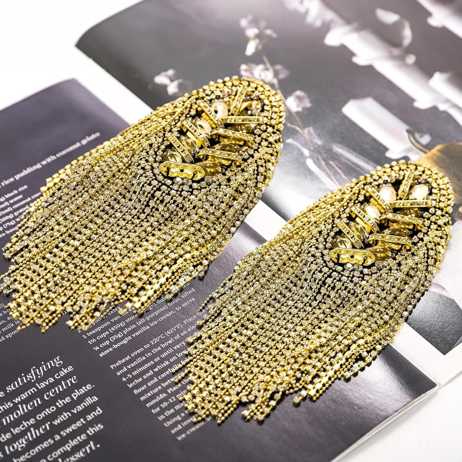 2 Pack Tassel Shoulder Epaulette, Punk Metal Cosplay Ringmaster Shoulder Pads Epaulet with Pins, Gold Rhinestone Beaded Diamond Shoulder Boards Badge Brooch for Men Women Uniform Costume