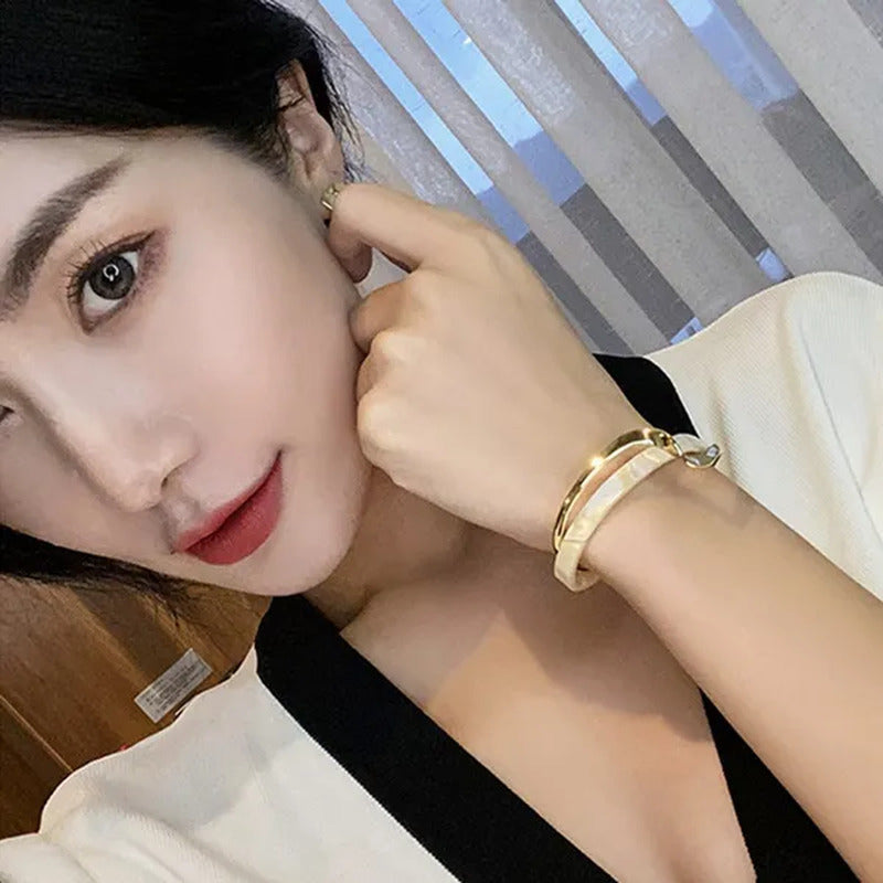 2021 Women Bracelet Simple White Shellfish Board Bend Metal Geometric Overlap Op
