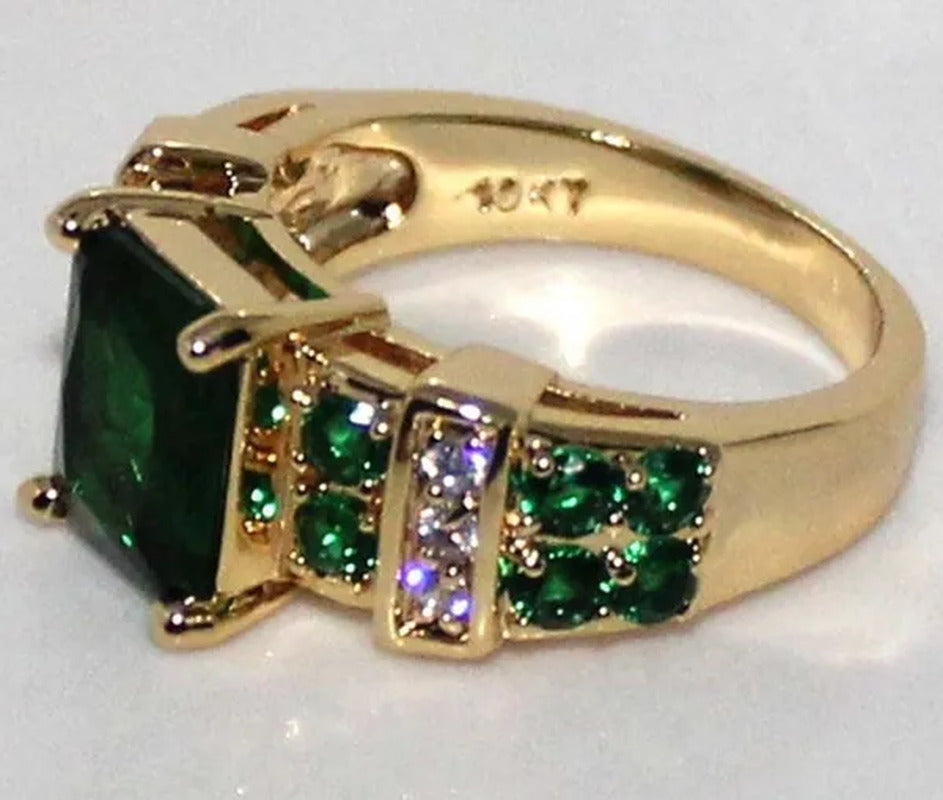 18K Gold Fashion Luxury Popular Emerald Green Zircon Female Diamond Ring