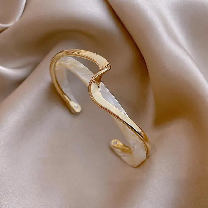 2021 Women Bracelet Simple White Shellfish Board Bend Metal Geometric Overlap Op