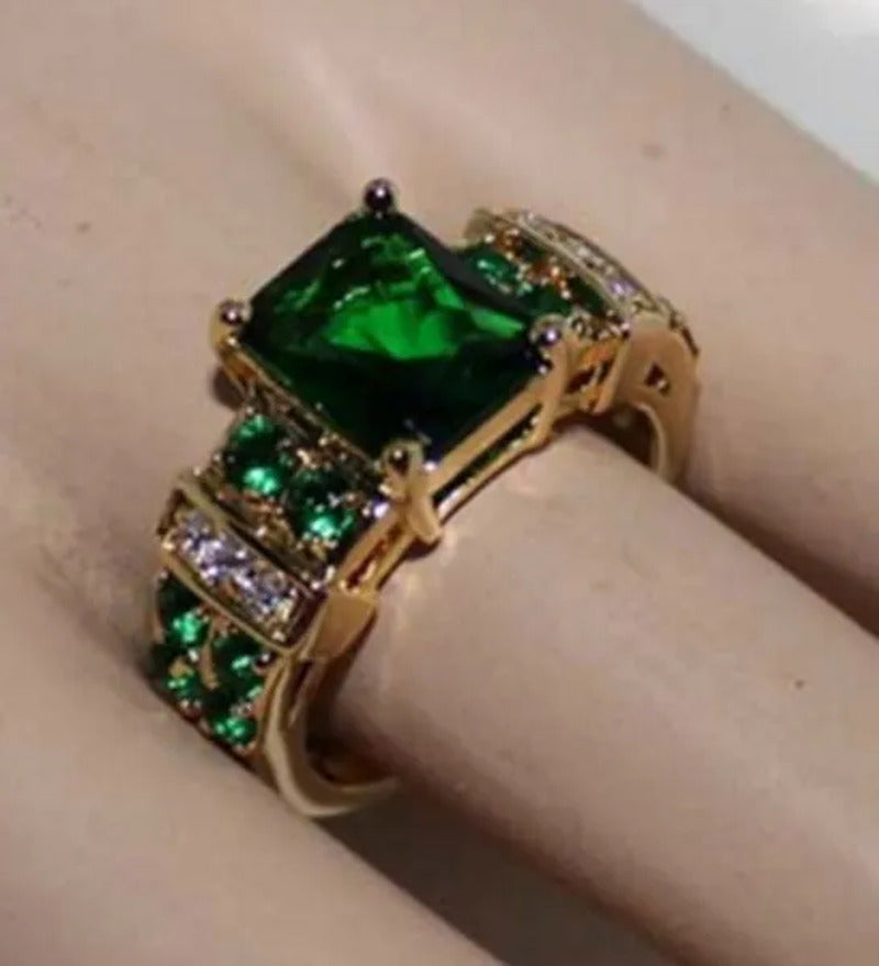 18K Gold Fashion Luxury Popular Emerald Green Zircon Female Diamond Ring