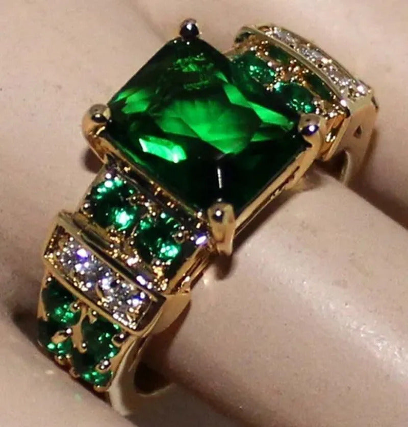 18K Gold Fashion Luxury Popular Emerald Green Zircon Female Diamond Ring